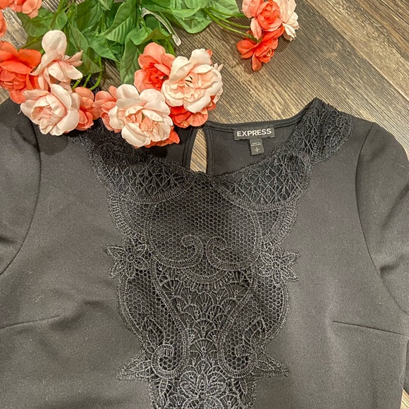 (EXPRESS) Embroidered Crop Top - Picture 2 of 4